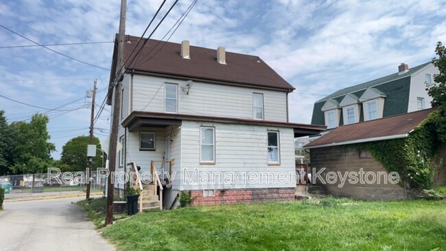 108-110-110 Rankin St in New Kensington, PA - Building Photo - Building Photo