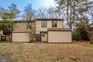 17 Eden Roc in New Hope, PA - Building Photo