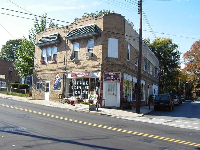 217 - 219 E Baltimore Ave in Clifton Heights, PA - Building Photo - Building Photo