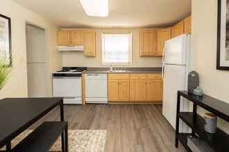 Hyde Park Apartments in Essex, MD - Building Photo - Building Photo