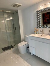 31 SE 5th St, Unit 2207 in Miami, FL - Building Photo - Building Photo