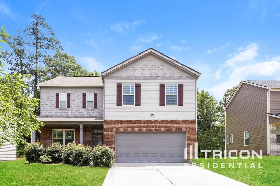 411 Lake Ridge Ln in Fairburn, GA - Building Photo
