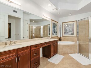 8060 Players Cove Dr in Naples, FL - Building Photo - Building Photo