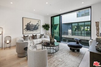 5164 W Mid City Ct in Los Angeles, CA - Building Photo - Building Photo