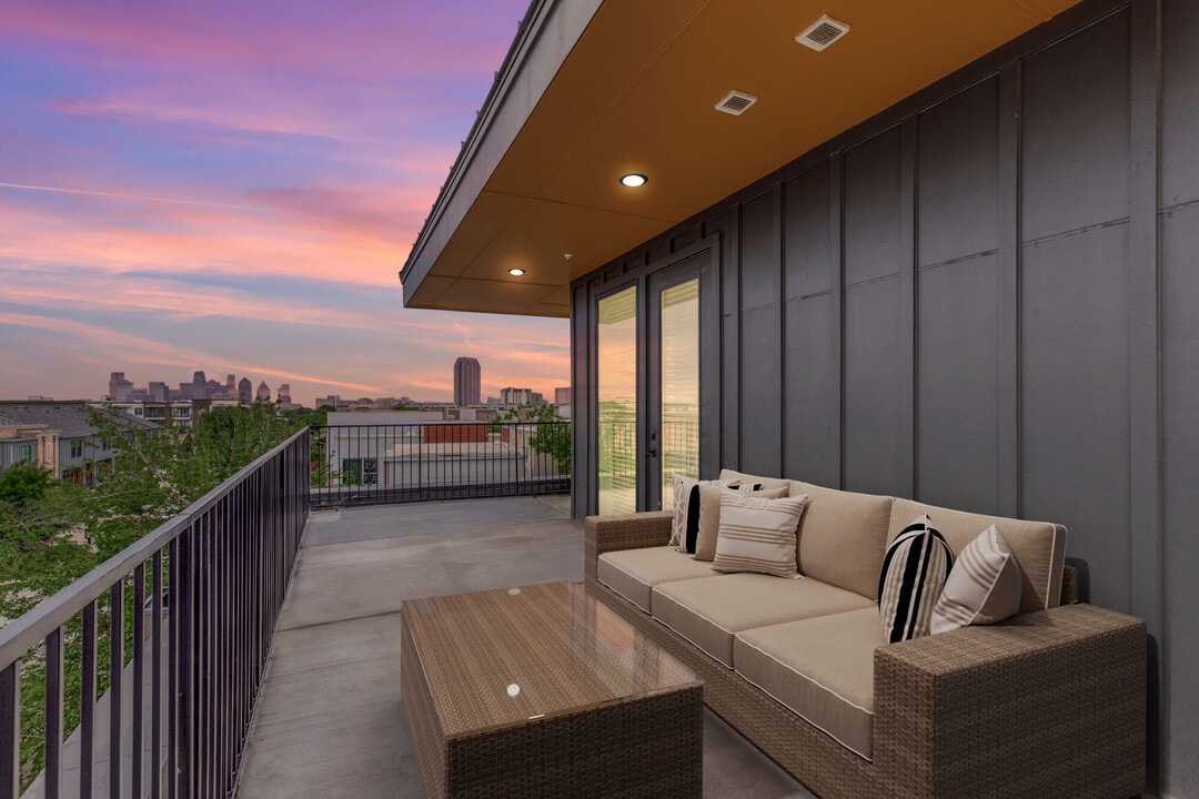Capitol Flats in Dallas, TX - Building Photo