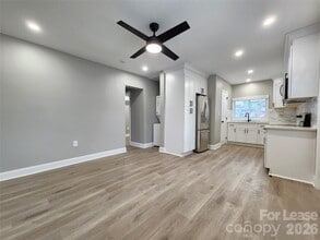 96 1/2 Elm St in Cramerton, NC - Building Photo - Building Photo