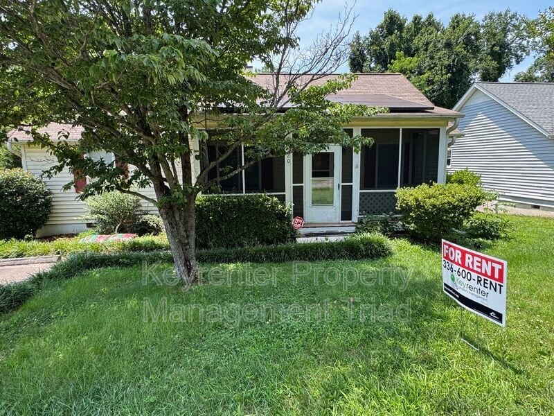 1520 Kenwalt Dr in Clemmons, NC - Building Photo