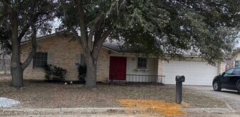 704 Apollo Dr in Denton, TX - Building Photo