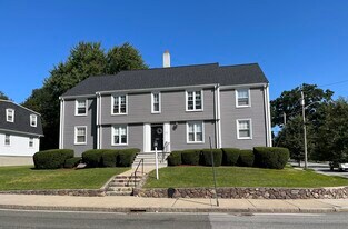 202 Sylvan St, Unit 1st floor in Melrose, MA - Building Photo