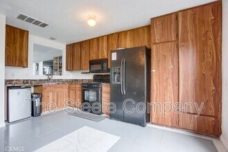 902 S Downey Pl in Anaheim, CA - Building Photo - Building Photo