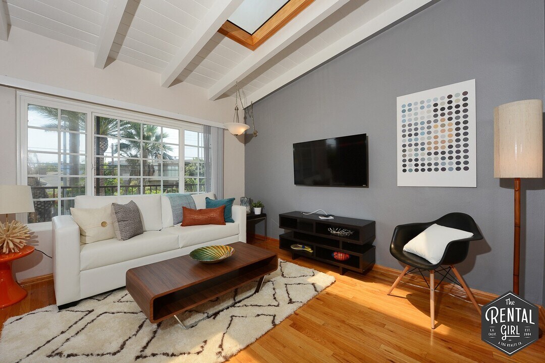 313 Mildred Ave in Los Angeles, CA - Building Photo