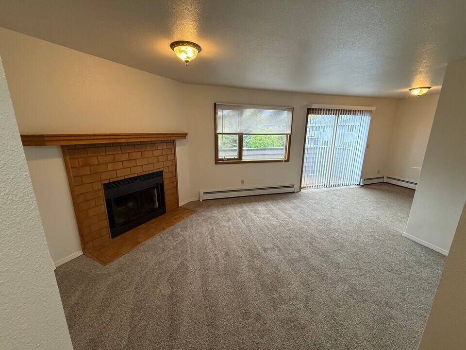 1830 Congress Cir in Anchorage, AK - Building Photo