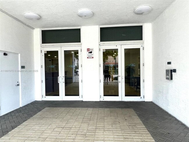 900 SW 8th St in Miami, FL - Building Photo - Building Photo