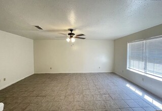 1203 Airline Dr, Unit 1203 in College Station, TX - Foto de edificio - Building Photo