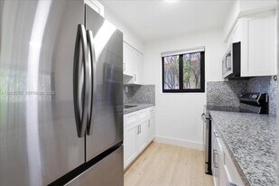 3522 SW 25th St in Miami, FL - Building Photo