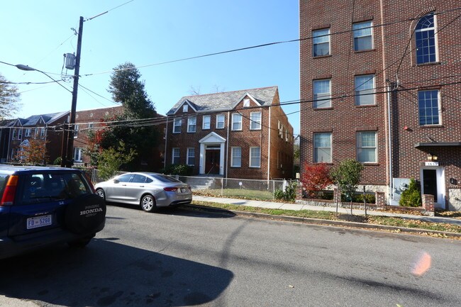 1621 21st Pl SE in Washington, DC - Building Photo - Building Photo