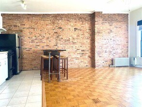 218 Newark Ave in Jersey City, NJ - Building Photo - Building Photo