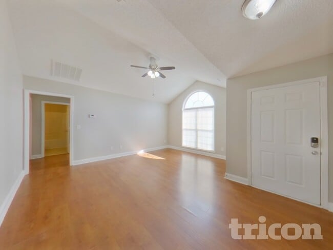 323 Dexter Pl in Monroe, NC - Foto de edificio - Building Photo