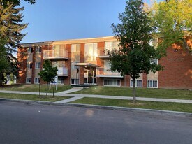 Darren Manor in Edmonton, AB - Building Photo