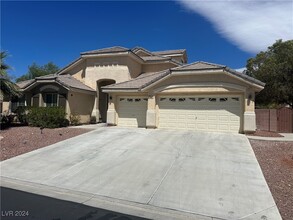 7650 Siesta Grande Ave in Las Vegas, NV - Foto de edificio - Building Photo