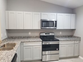 8529 Agate St in Port Charlotte, FL - Foto de edificio - Building Photo