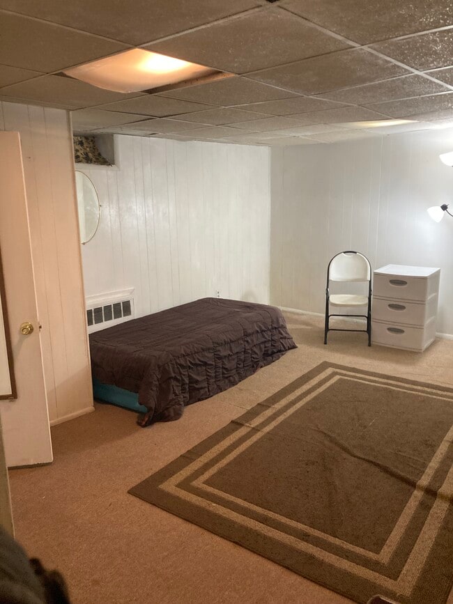 764 Lenore Ln, Unit Studio