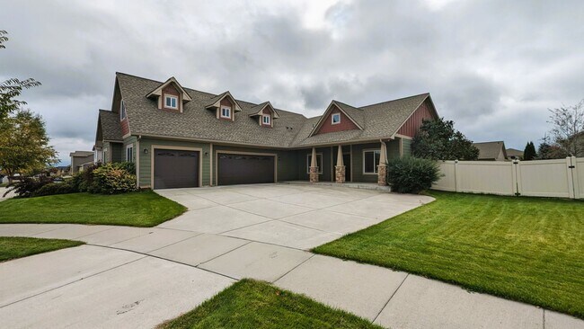 property at 3013 N Cormac Loop