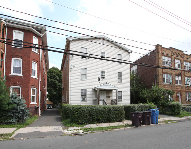 343 High St in New Britain, CT - Building Photo - Building Photo