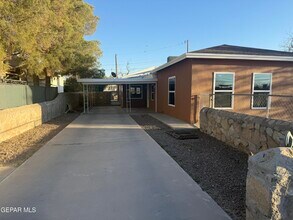 218 Easter Way in El Paso, TX - Building Photo - Building Photo