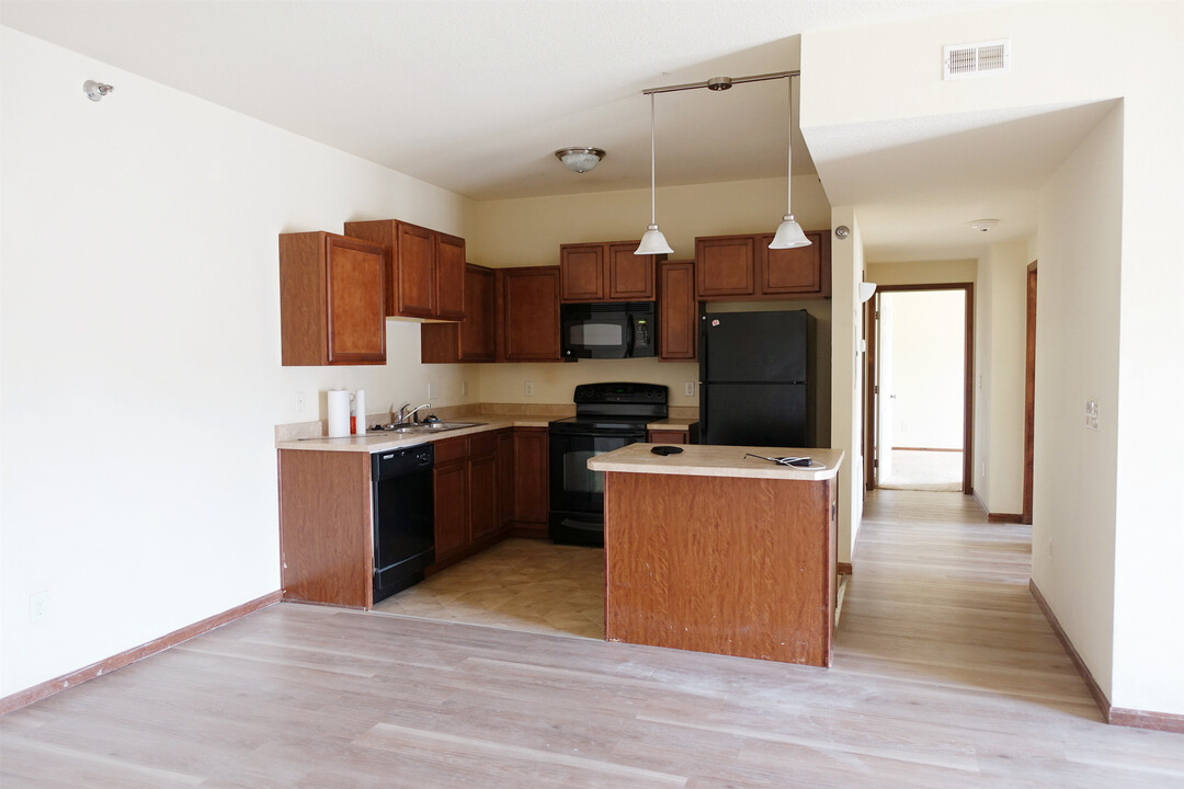 1825 SW White Birch Cir, Unit 11 in Ankeny, IA - Building Photo