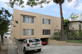 335 N Oakhurst Dr in Beverly Hills, CA - Building Photo - Building Photo