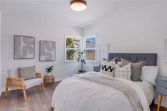 1347 E Bennett St in Compton, CA - Foto de edificio - Building Photo