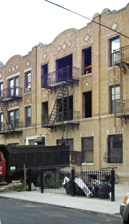 274 E 2nd St in Brooklyn, NY - Building Photo