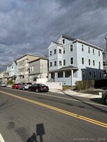 2078 Seaview Ave in Bridgeport, CT - Building Photo