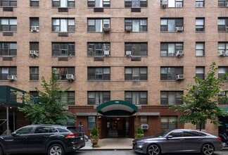 150 E 56th St in New York, NY - Foto de edificio - Building Photo