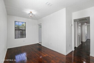 5246 Sunderland Rd in Jacksonville, FL - Building Photo - Building Photo