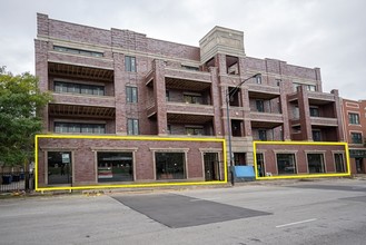 5820 N Clark St in Chicago, IL - Foto de edificio - Building Photo