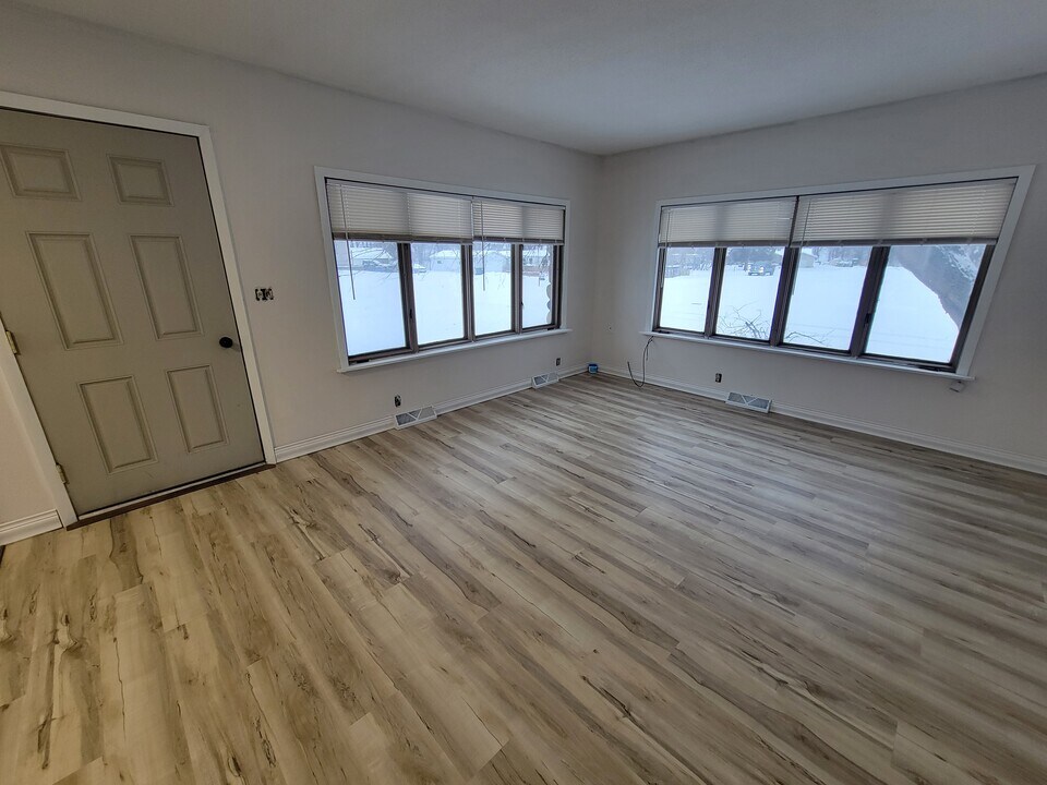 802 Le Hillier St, Unit 1 in Mankato, MN - Building Photo