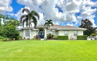 5399 NW Lamoore Ln in Port St. Lucie, FL - Building Photo