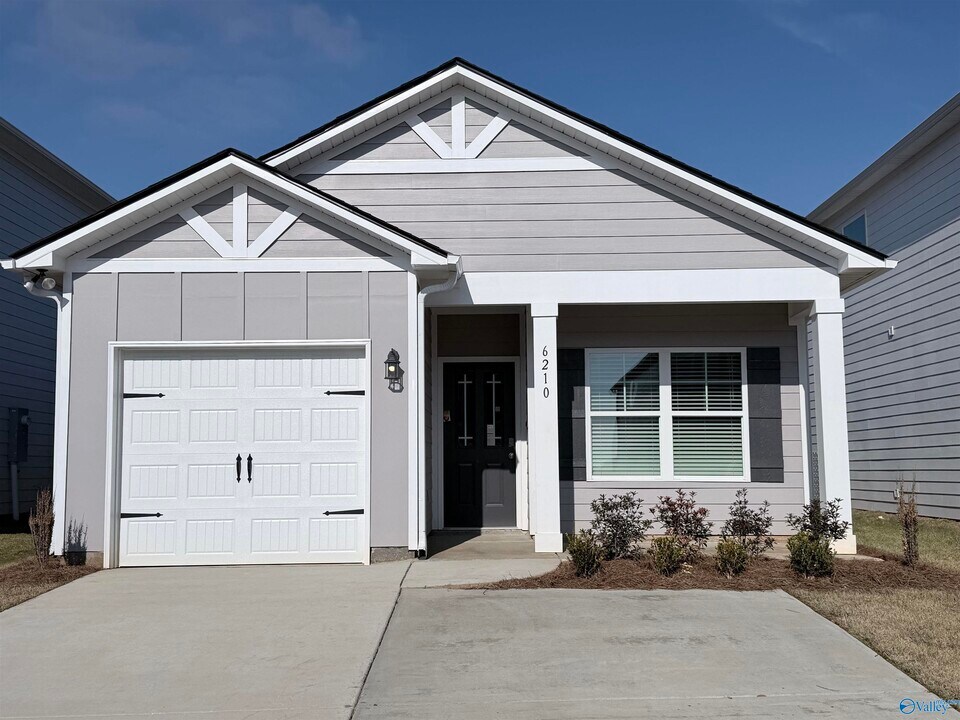 6210 Taramore Ln NW in Huntsville, AL - Building Photo