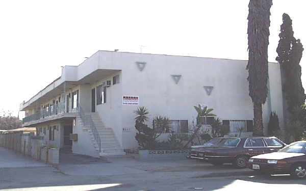 5848 Tujunga Ave in North Hollywood, CA - Foto de edificio - Building Photo