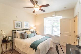 Mayfair West End in Nashville, TN - Building Photo - Interior Photo