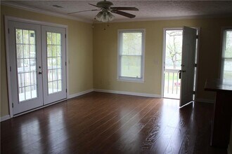 3749 Old Plainview Rd in Oakwood, GA - Foto de edificio - Building Photo