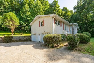 2694 Hillsboro Rd in Brentwood, TN - Building Photo - Building Photo