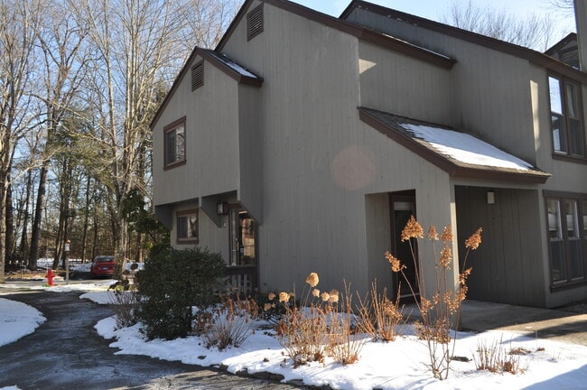 property at 8 Willow Ln