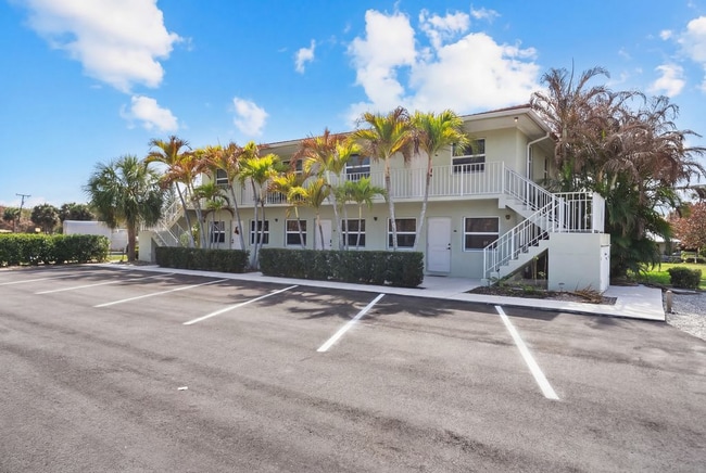 2319 Tamarind Dr in Fort Pierce, FL - Building Photo - Building Photo