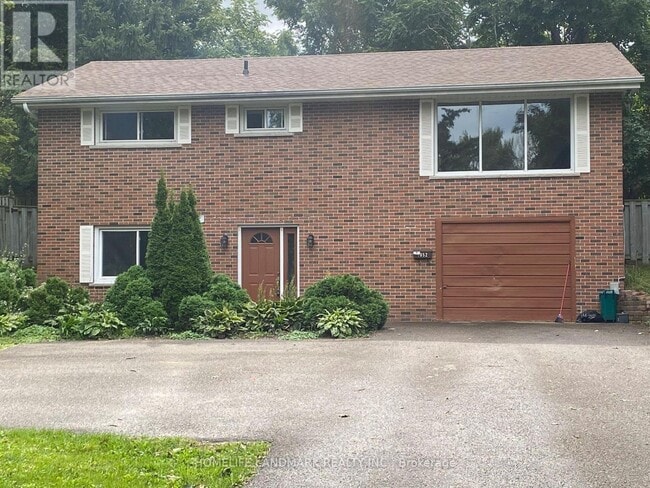 1052 Elgin St in Newmarket, ON - Building Photo - Building Photo