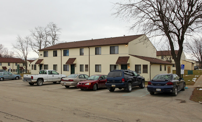 Maple Hill Apartments in Mount Pleasant, PA - Building Photo - Building Photo