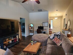 4323 Phillips Rd SE in Port Orchard, WA - Building Photo - Building Photo