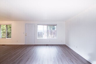 3725-3727 SE Jackson St in Milwaukie, OR - Building Photo - Building Photo